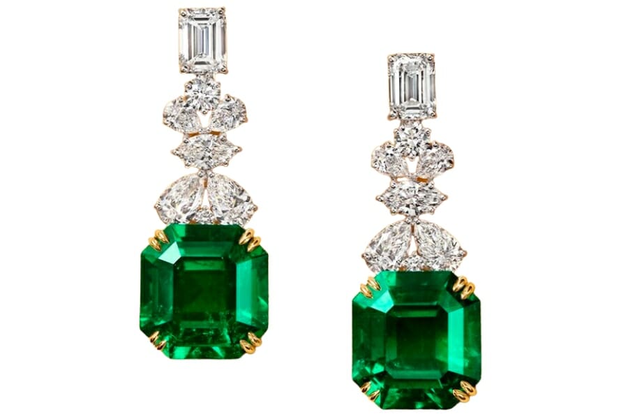 Stunning dangling earrings with diamonds and sparkling emeralds