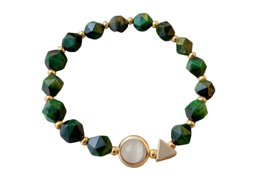 An elegant green tiger's eye geometric bracelet