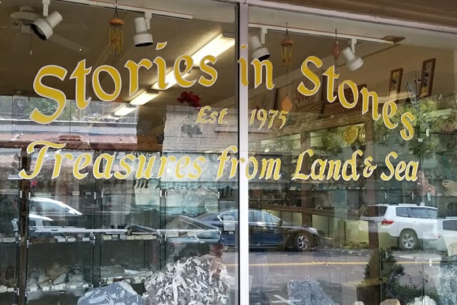 Stories in Stones rock shop in California where you can find and buy fossil specimens