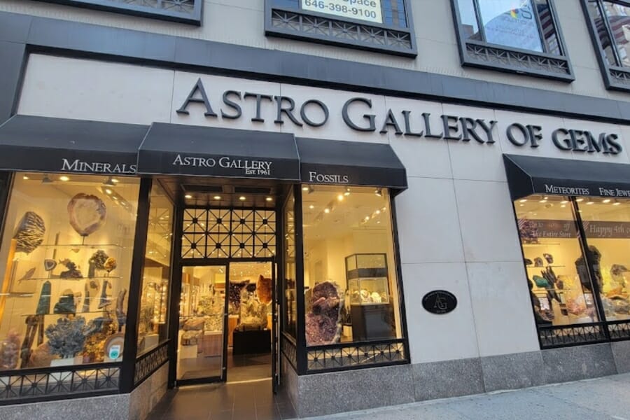 Astro Gallery of Gems rock shop in New York where you can find and buy agate specimens