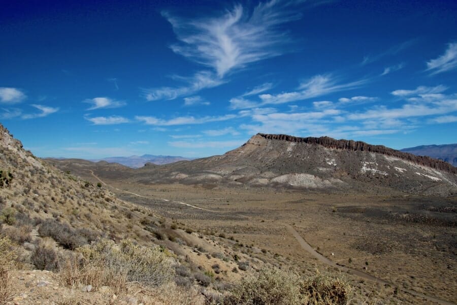 A vast landscape of Badger Mountain where you can find agate deposits