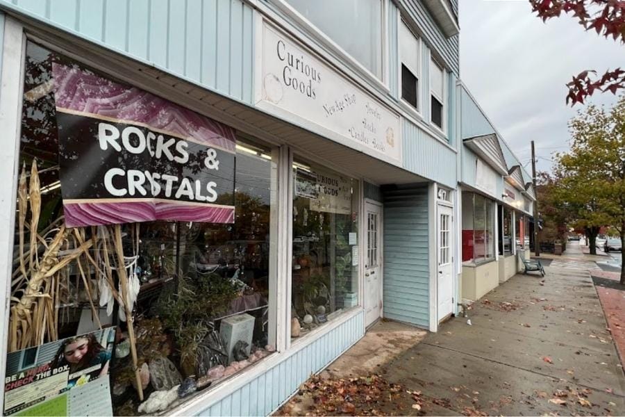 Curious Goods New Age Shop rock shop in Connecticut where you can find and buy different agate minerals