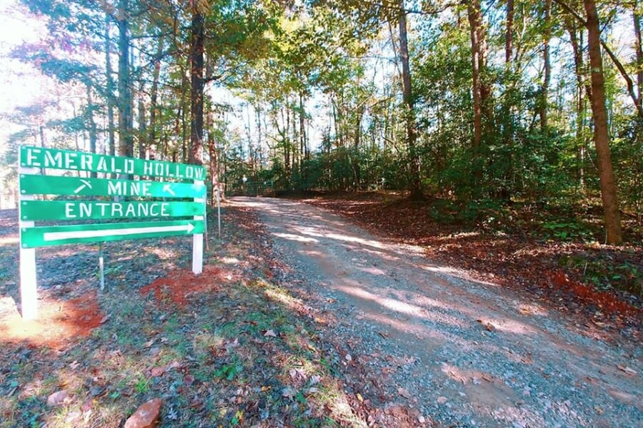 The entrance and sign of Emerald Hollow Mine