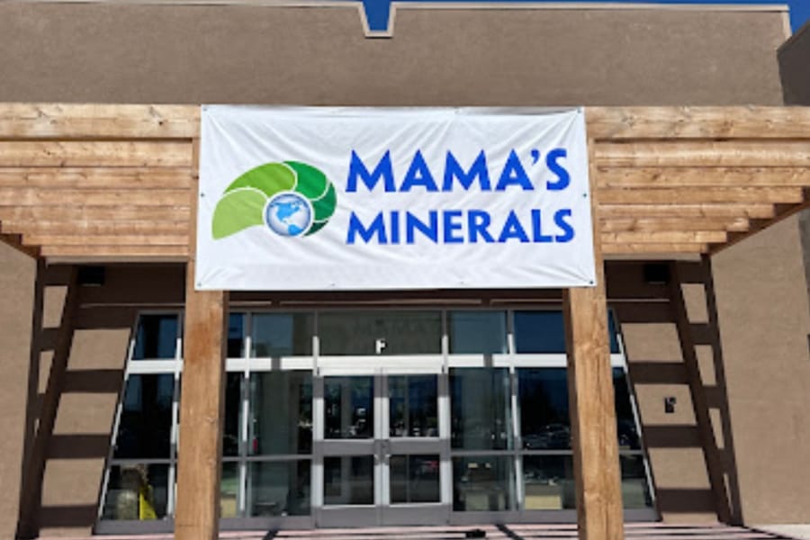 Mama's Minerals rock shop in New Mexico where you can find and buy different turquoise specimens