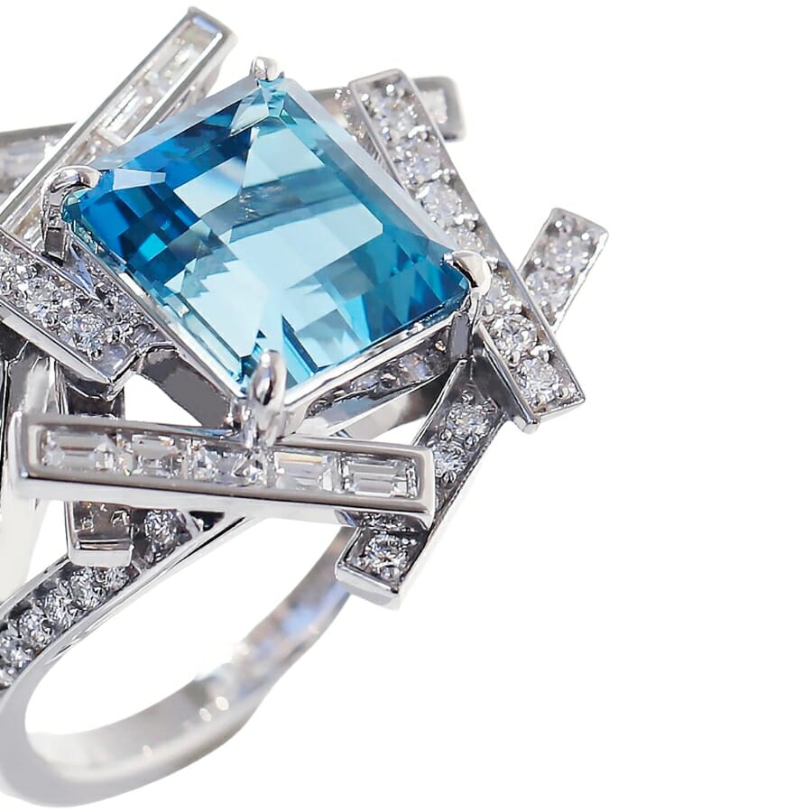 Silver ring adorned with an aquamarine as center stone