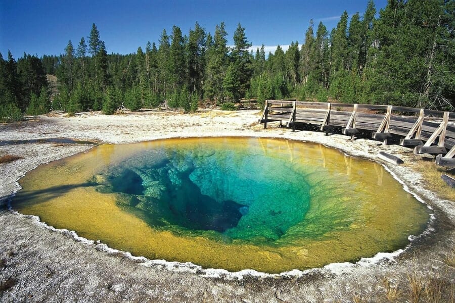 The breathtaking morning glory pool at Yellowstone National Park