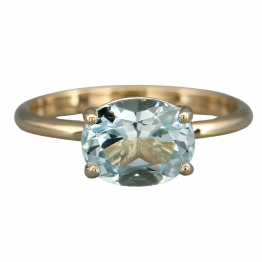 gold ring with oval cut aquamarine