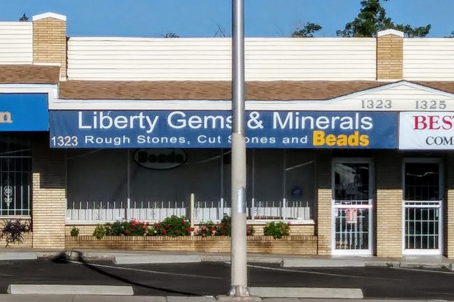 Liberty Gems & Minerals rock shop where you can find and buy different opal minerals