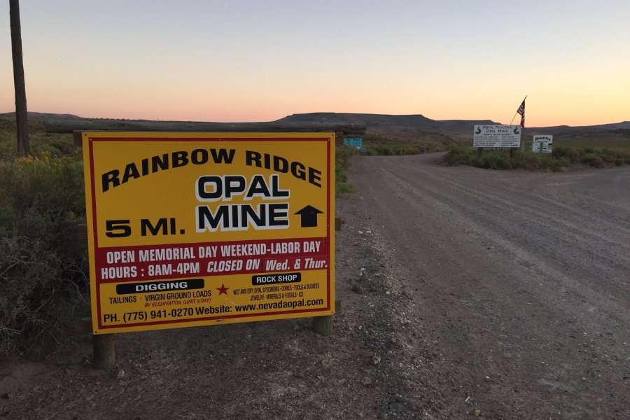 Rainbow Ridge Opal Mine entrance sign