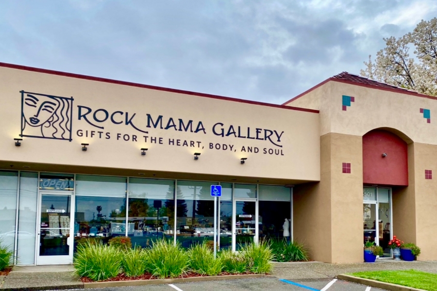 Rock Mama Gallery rock shop in California where you can find different kinds of tourmaline crystals