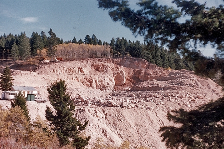 An area at the Spencer Opal Mine where you can dig for opal specimens