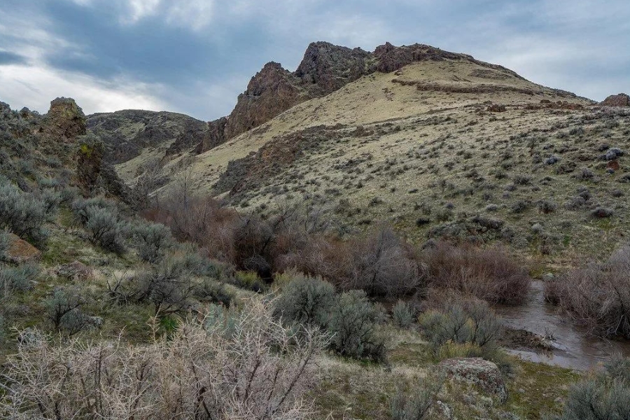 A mesmerizing view of the Squaw Creek Canyon where you can find opals