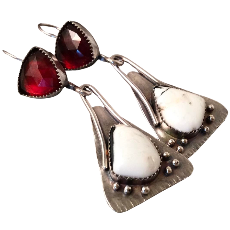 Dangling earring with white turquoise and red garnets