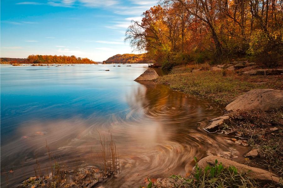 Aesthetic long-exposure photo of the Susquehanna River