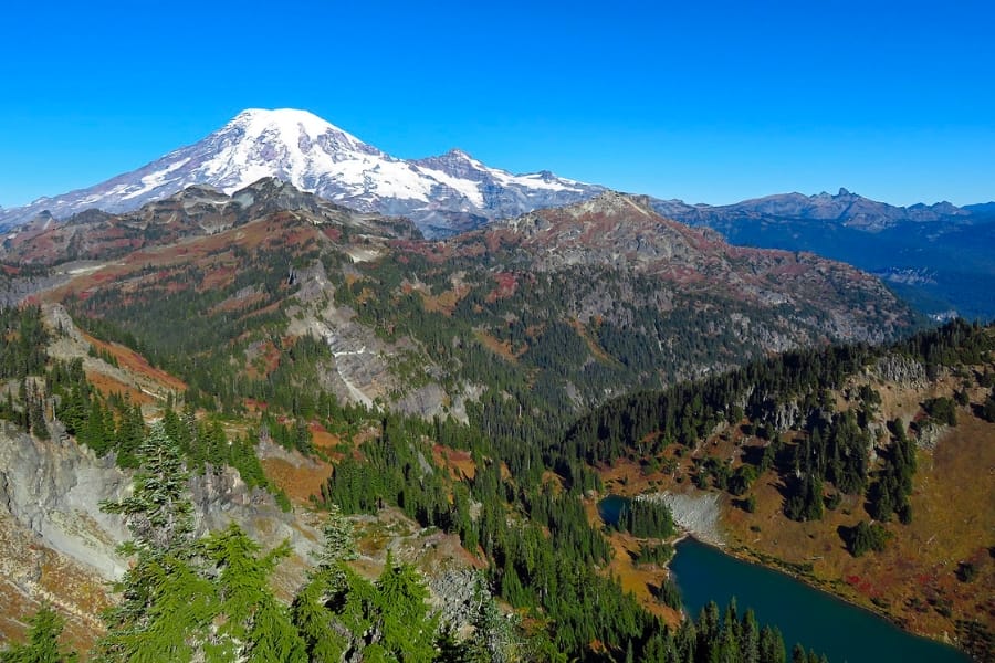 A stunning aerial view of the landscapes in Gifford Pinot National Forest