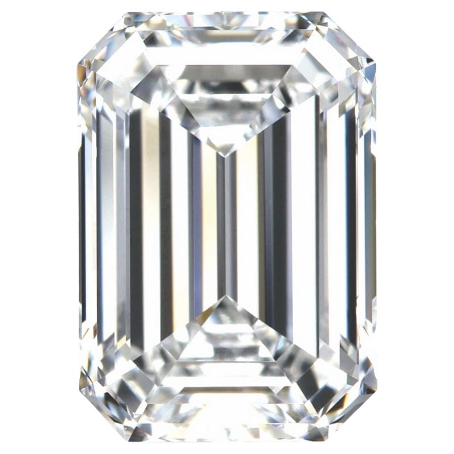 emerald cut colorless diamond