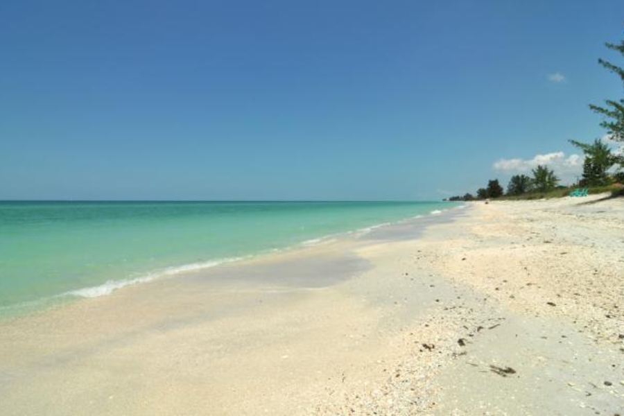 A peaceful view of the white sands and turquoise waters of Casey Key