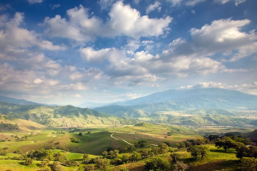 A vast view of the gorgeously green landscapes of San Diego County