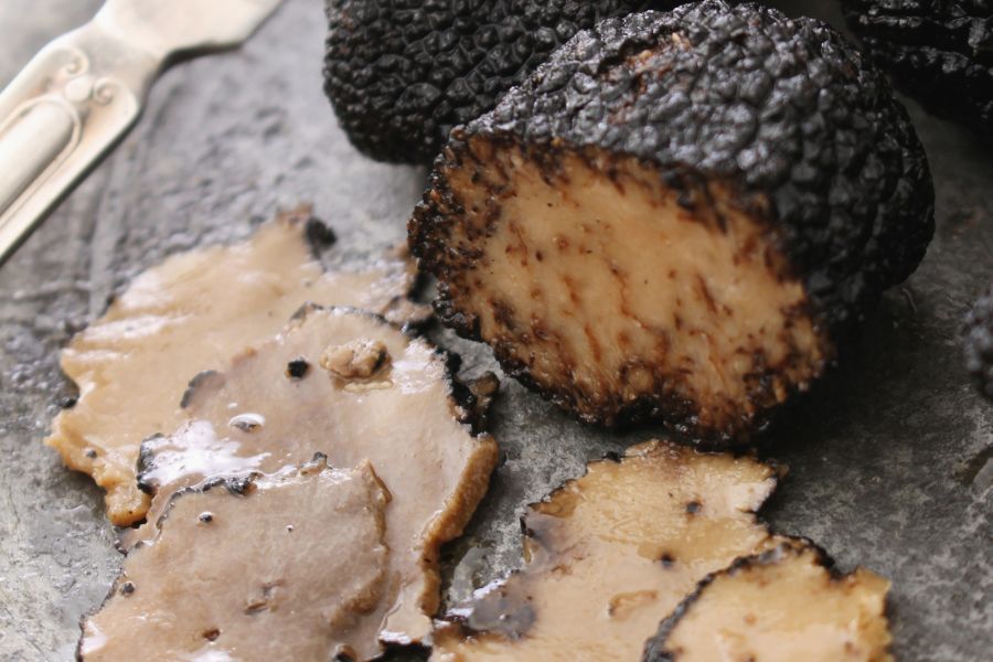 Fresh truffle slices
